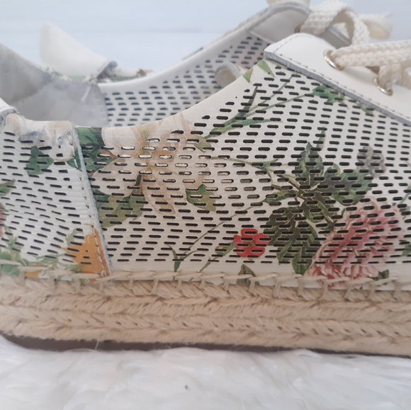 Vince Camuto sneakers 8.5 NWOB - Picture 7 of 11